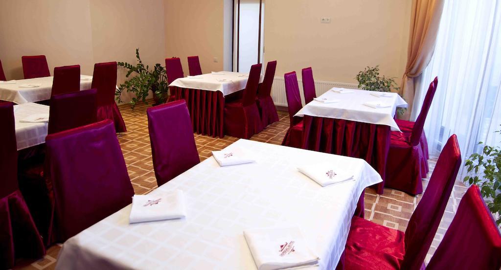 Imperial Hotel Chişinau Exteriör bild