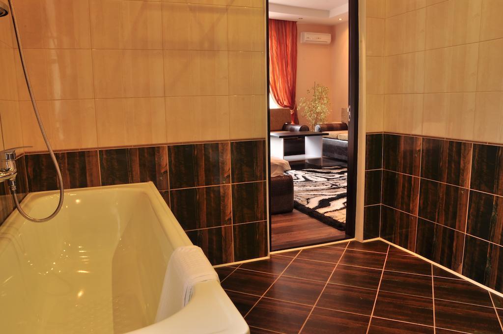 Imperial Hotel Chişinau Exteriör bild