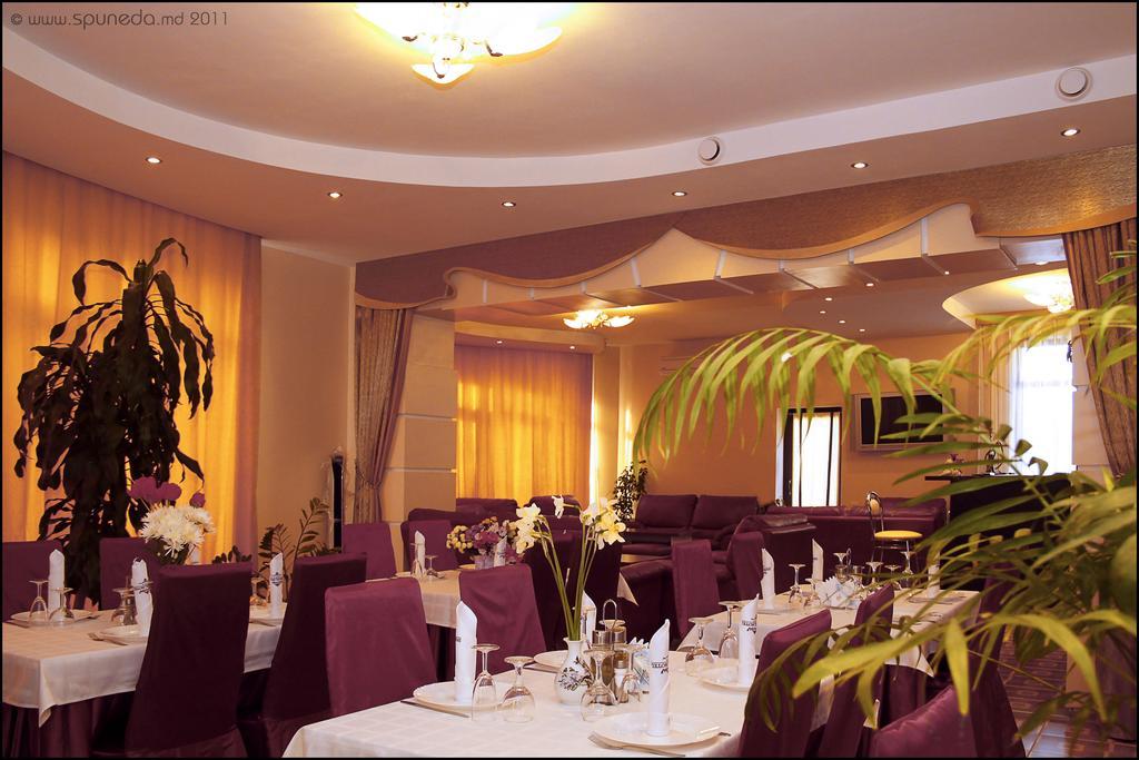 Imperial Hotel Chişinau Exteriör bild